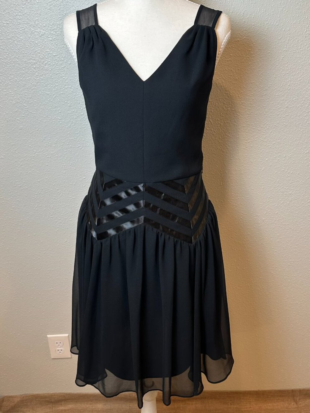 Antonio Melani Black Drop Waist Cocktail Dress Chevron Satin Trim LBD Size XS/2